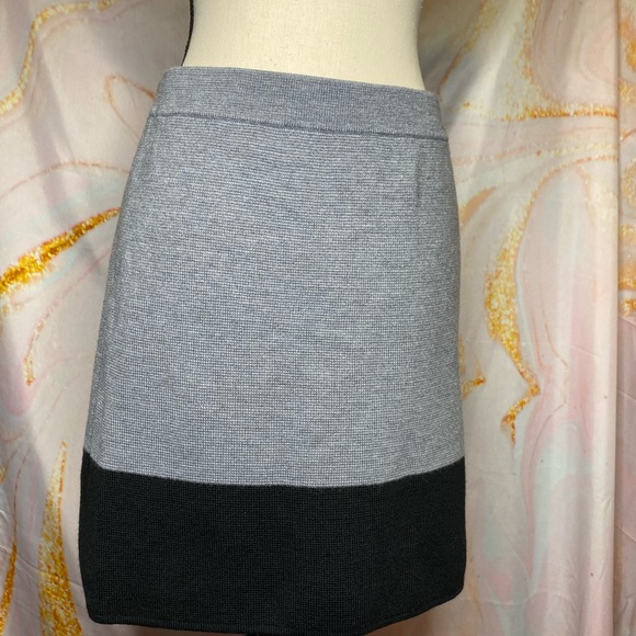 LOFT Dresses & Skirts - Loft Women’s Midi Skirt Size 4 Pencil